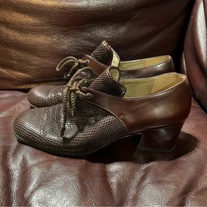 Yves Saint Laurent lace-up Oxford size 8 1/2